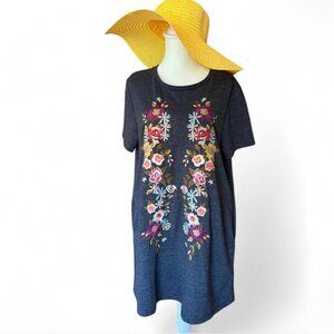 Umgee floral embroidered Tee-shirt mini dress. Size medium.